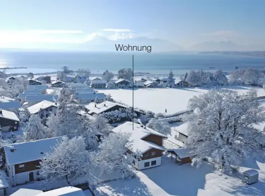 Seebruck – Traumwohnung in einem kernsanierten Zweifamilienhaus