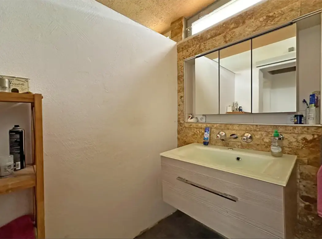 L-Förmiger Bungalow (Renovierungs­bedürftig)